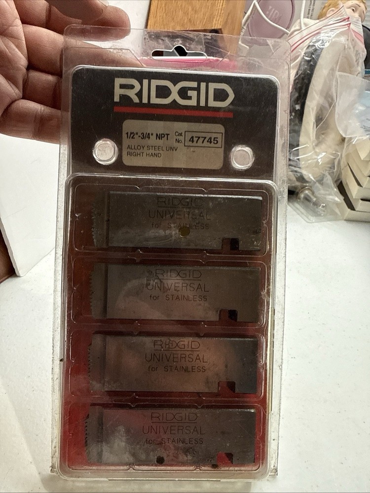 RIDGID 47745 1/2&Prime; to 3/4&Prime; &ndash; 14 NPT Universal Dies Alloy RH Lightly Used