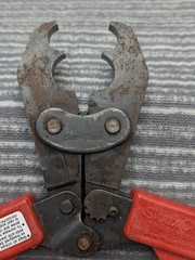 Sioux Chief 305-23CPK Tomahawk PowerPEX Combo Crimp Tool (1/2 in and 3/4 in Used