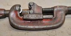 Ridgid Model 65R 1&Prime; &ndash; 2&Prime; capacity pipe threader die head & No 2 cutter tools R2
