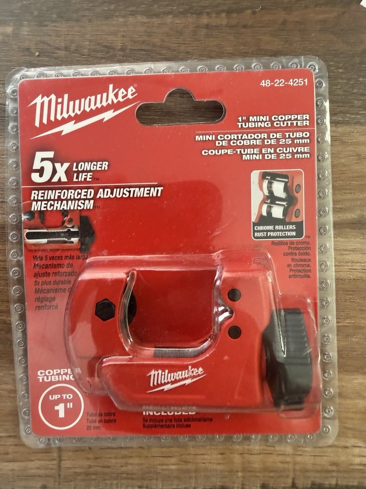 Milwaukee 48-22-4251 Mini Tube Cutter 1&Prime; Copper Pipe Reinforced Adjustment