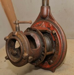 Ridgid Model 65R 1&Prime; &ndash; 2&Prime; capacity pipe threader die head & No 2 cutter tools R2