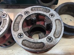 Toledo NPT No 11 &ndash; 1/2&Prime; 3/4&Prime; and 1&Prime; Pipe Threading Die with mounting bracket