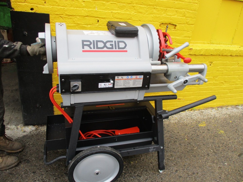 RIDGID 1224 PIPE THREADER w/ 2 DIE HEADS ON WHEELED CART -NEW DEMO MODEL