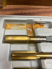 MISSING ONE TOOL w WEAR CARBON STEEL TAP AND ROUND DIE SETS FRACTIONAL 431-20045