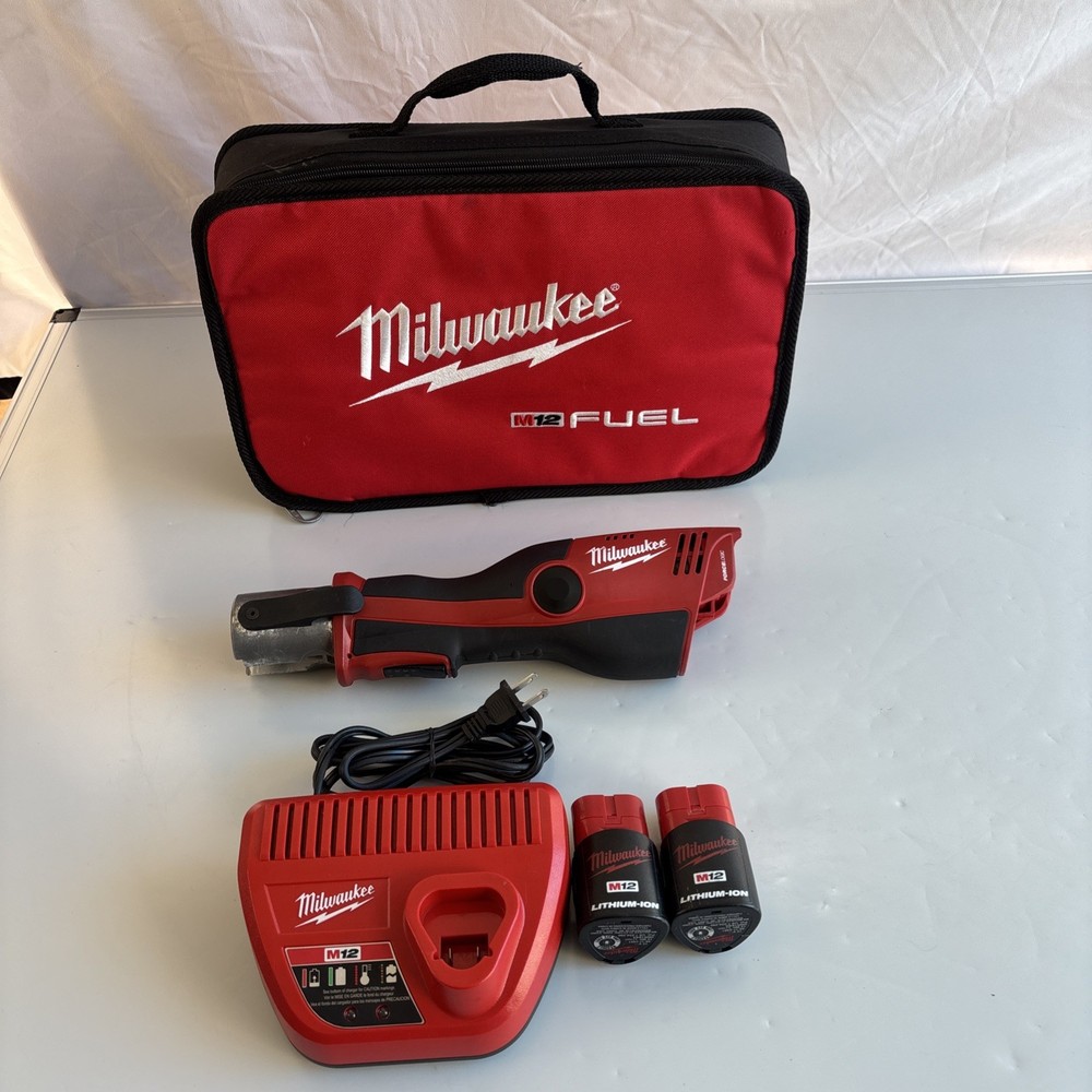 Milwaukee M12 Force Logic Press Tool 2473-20 With 2 Batteries Charger No jaws
