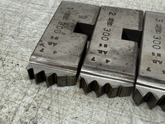 OSTER Symbol 300 Bolt Threading Dies 2&Prime; &ndash; 4-1/2 NC Threads per Inch #12215 Used
