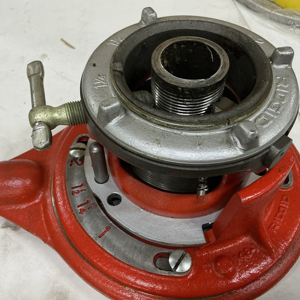 New RIDGID Model No. 65R Ratchet Pipe Threader 1&Prime;-2&Prime; w/ 24&Prime; Handle