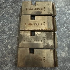 OSTER 2RS 572 CW 1/2&rdquo; & 3/4&rdquo; Pipe Die Set