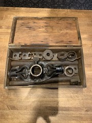 Antique Mark MFG Co Pipe Threader Kit-Original Wood Case-Chicago-Cast Iron Tool