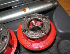 Ridgid 12-R Manual Ratchet Pipe Threader with 1/2&Prime; to 2&Prime; Dies &ndash; 36475