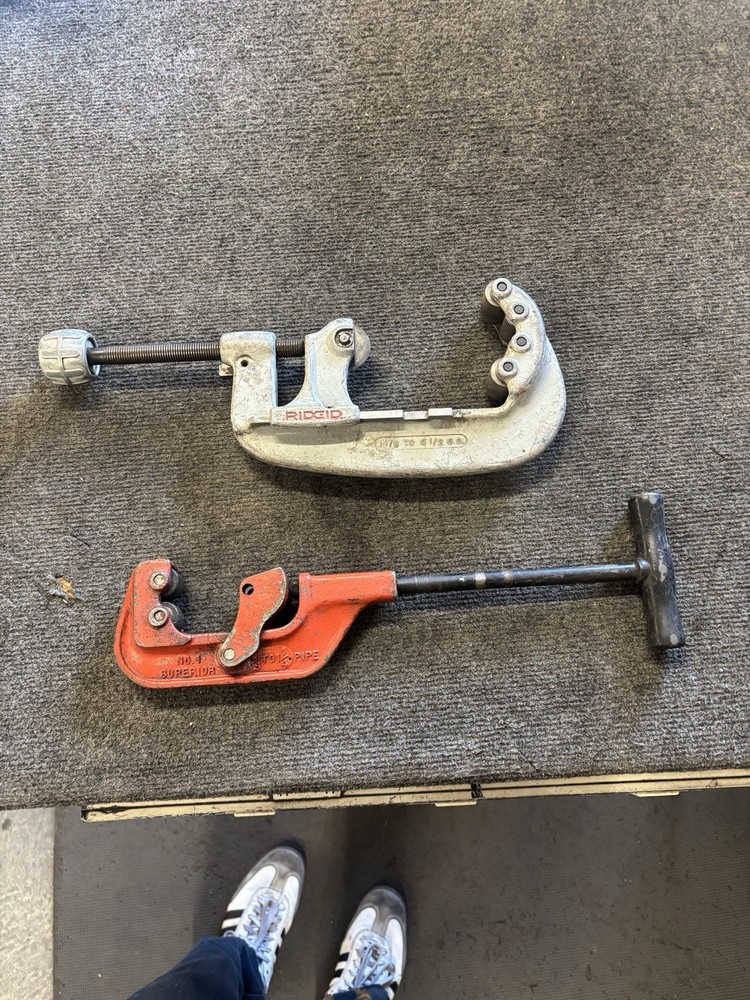Lot of 2 Ridgid Pipe Cutters No.134 No.1 1/8 to 1-1/4 1-1/8 to 4-1/2