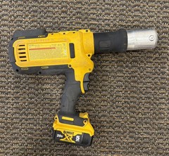 DEWALT DCE200M2K, 20V MAX Cordless Press Tool Kit with (6) Jaws*FREE SHIPPING*