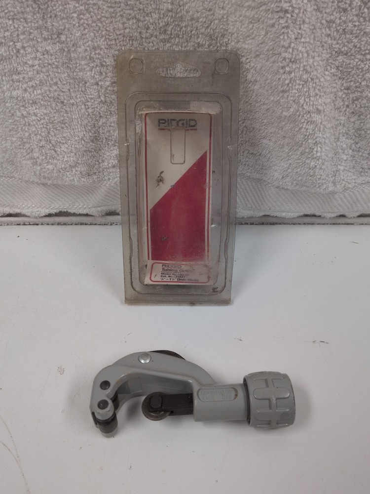 Used RIDGID 1/8&Prime; to 1-1/8&Prime; Model 150 Constant Swing Tubing Cutter HEAVY DUTY
