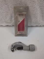 Used RIDGID 1/8&Prime; to 1-1/8&Prime; Model 150 Constant Swing Tubing Cutter HEAVY DUTY