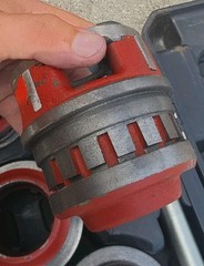 RIDGID 36475 12-R 1/2&Prime;-2&Prime; NPT Exposed Ratchet Pipe Threader Set Used