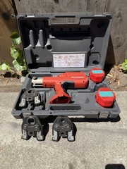 (RI4) RIDGID 100-B Press Tool W3). Jaws 1/2&Prime; &ndash; 3/4&Prime; &ndash; 1&Prime;And 2 Batterie No Charge