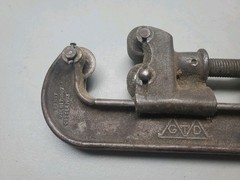 Vintage Greenfield Tap & Die Co. Pipe Cutter No. 2 &ndash; 1/8&Prime; to 2&Prime; Pipe