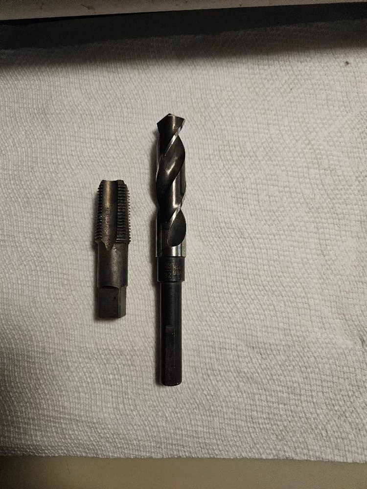 &ldquo;USED&rdquo; 1/2&Prime; / 14 NPT 5 Fluted Pipe Tap and 23/32 In Drill Bit Set