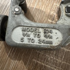 RIDGID 3/4&Prime;Close Quarters 3/16&Prime; to 15/16&Prime; Model 104 Tubing Cutter. (N5)