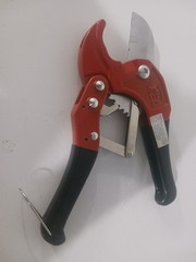 Pipe cutter for pvc