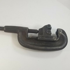 RIDGID #202 HEAVY DUTY 1/8&Prime; TO 2&Prime; WIDE ROLL PIPE CUTTER &ndash; USED SHOP TOOL