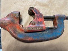 Ridgid 4-S 2 to 4 inch Pipe Cutter. Works Great. #104