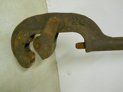 Vintage 2-1/2&Prime; Jaw Pipe Cutter Steel T-Bar Crank S2