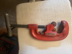 RIDGID NO 42-A -4 WHEEL HEAVY DUTY PIPE CUTTER- lightly used excellent condition