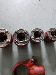 Ridgid 00-R Ratcheting Pipe Threading Tool W/6 Dies 1/8&Prime; 1/4&rdquo; 3/8&Prime; 1/2&rdquo; 3/4&rdquo; 1&Prime;