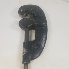 NYE No.2 UNIVERSAL THREE WHEEL PIPE CUTTER