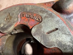 RIDGID 65-R Heavy-Duty Pipe Threader Tool 1&Prime;-2&Prime; Capacity