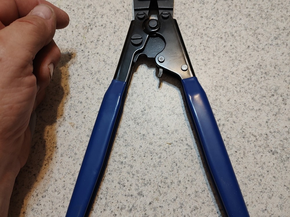 NEW, Blue Pex Cinch Clamp Crimper Tool (3/8&rdquo;-1&rdquo;)