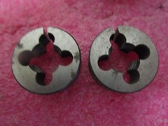 Lot of 2 &ndash; RIDGID 38400 Alloy RH Bolt Threader Button Die, UNF, 7/16&Prime;-20