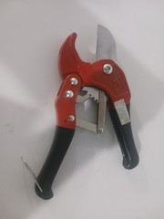 Pipe cutter for pvc