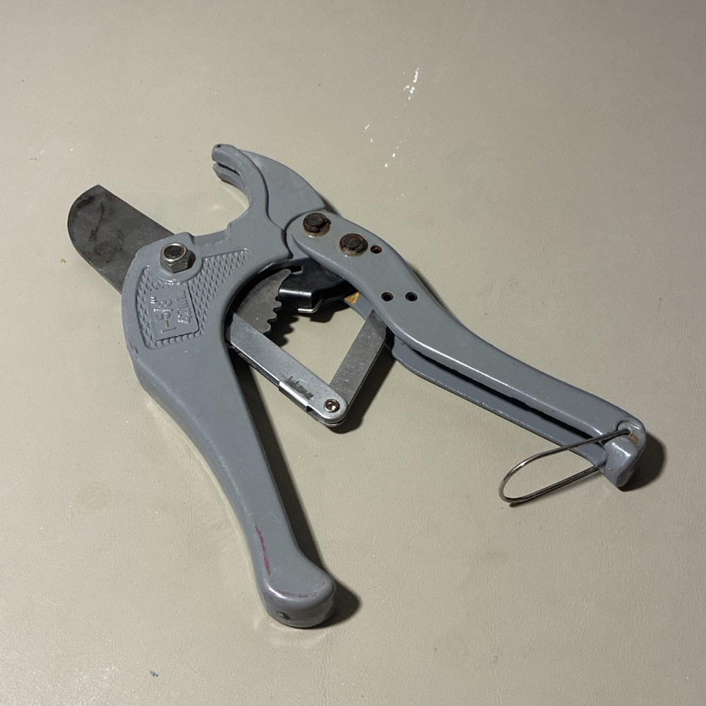 HDX Ratcheting Cutter PVC Pipe Cutting &ndash; Up to 1-5/8&Prime;