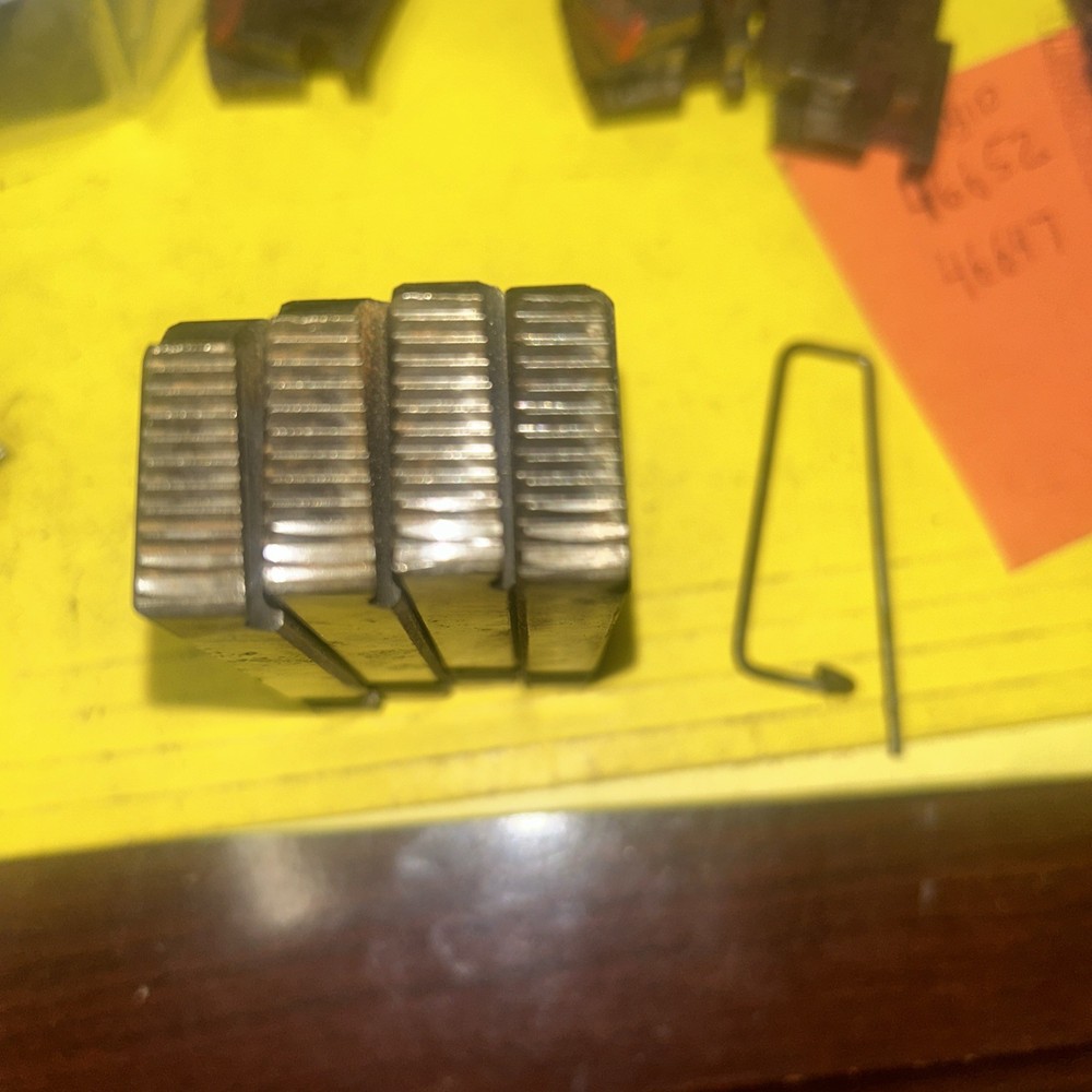 RIDGID 47745 UNIVERSAL PIPE THREADER DIES 1/2-3/4 NPT ALLOY RH RIGHT HAND
