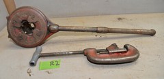 Ridgid Model 65R 1&Prime; &ndash; 2&Prime; capacity pipe threader die head & No 2 cutter tools R2
