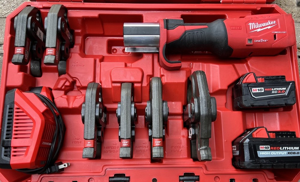 Milwaukee 2922-22 M18 Force Logic Press Tool/RAPID CHARGER/HIGHOUTPUT 8.0