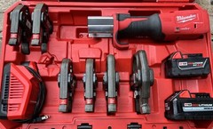 Milwaukee 2922-22 M18 Force Logic Press Tool/RAPID CHARGER/HIGHOUTPUT 8.0