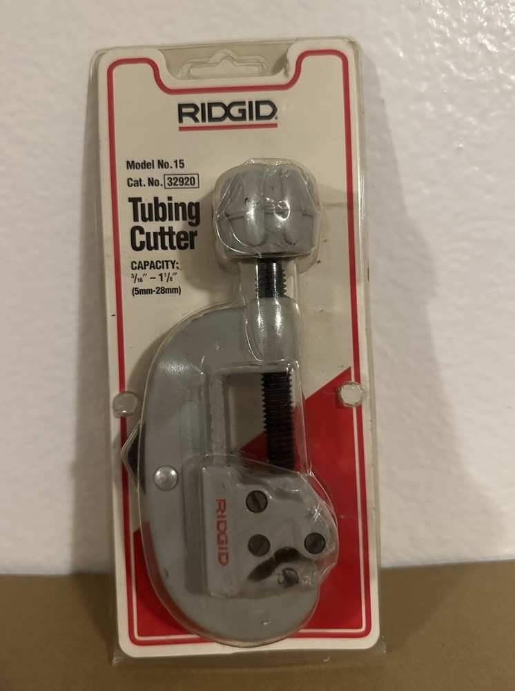 Ridgid 32920 Model 15 3/16&Prime; &ndash; 1-1/8&Prime; Screw Feed Tubing Cutter Open Box