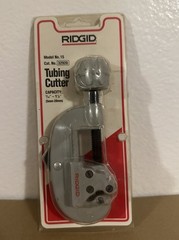 Ridgid 32920 Model 15 3/16&Prime; &ndash; 1-1/8&Prime; Screw Feed Tubing Cutter Open Box
