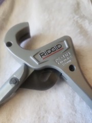 RIDGID 1/8&Prime; to 1-3/8&Prime; PVC and PEX Pipe Cutter with Multi-Layer Adapter PC-1375ML