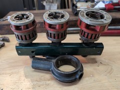 Toledo NPT No 11 &ndash; 1/2&Prime; 3/4&Prime; and 1&Prime; Pipe Threading Die with mounting bracket