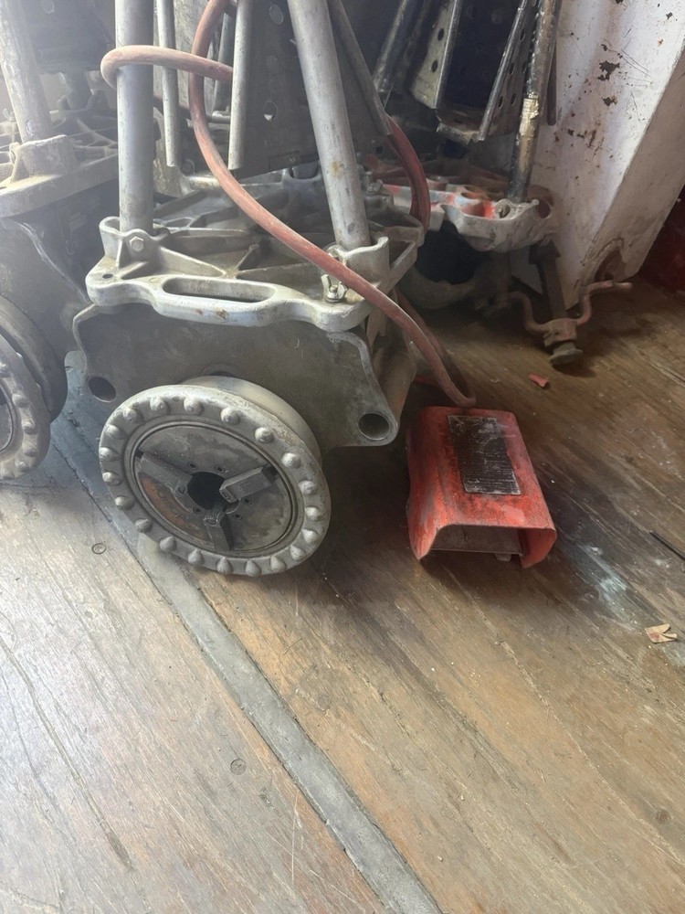 Ridgid 300 Pipe Threading Machine