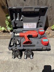 (RI4) RIDGID 100-B Press Tool W3). Jaws 1/2&Prime; &ndash; 3/4&Prime; &ndash; 1&Prime;And 2 Batterie No Charge