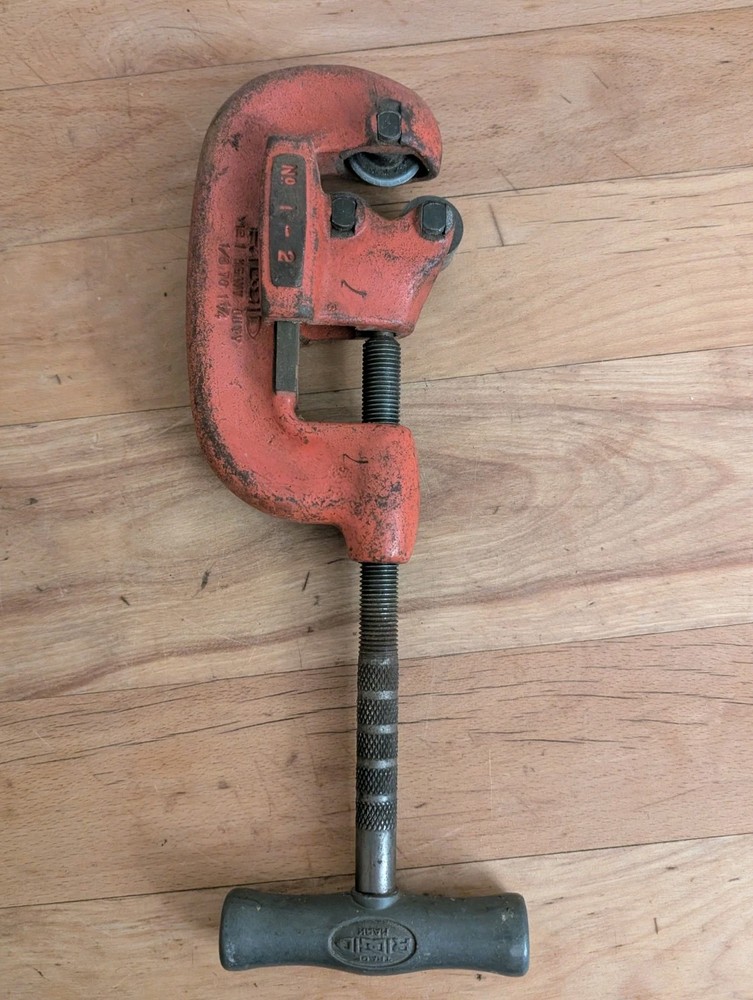 RIDGID No. 1-2 Heavy Duty Pipe Cutter Tool 1/8 To 1 1/4 Trademark Ridge Tool Co