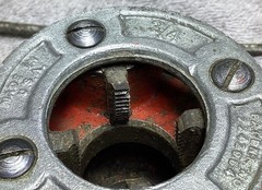 RIDGID 111 R RATCHETING PIPE THREADING HEAD WITH 5 DIES ( 1/4,3/8,1/2,3/4,1&rdquo;)