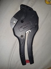 Husky Ratcheting Pipe Cutter 1 5/8 in Max OD Ratchet Cutter MPN 01035014
