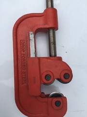Superior Tool Heavy Duty Pipe Cutter 1/8&Prime;- 2&Prime; Drop Forged Steel