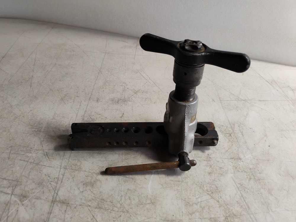 Ridgid 458 Ratchet Flaring Tool &ndash; 45˚ flare in sizes from 1/8&Prime;- 3/4&Prime;